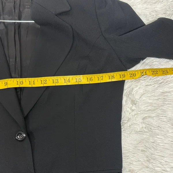 Studio9 Elegant Black Blazer and Skirt Ensemble Size 6 - Image 6