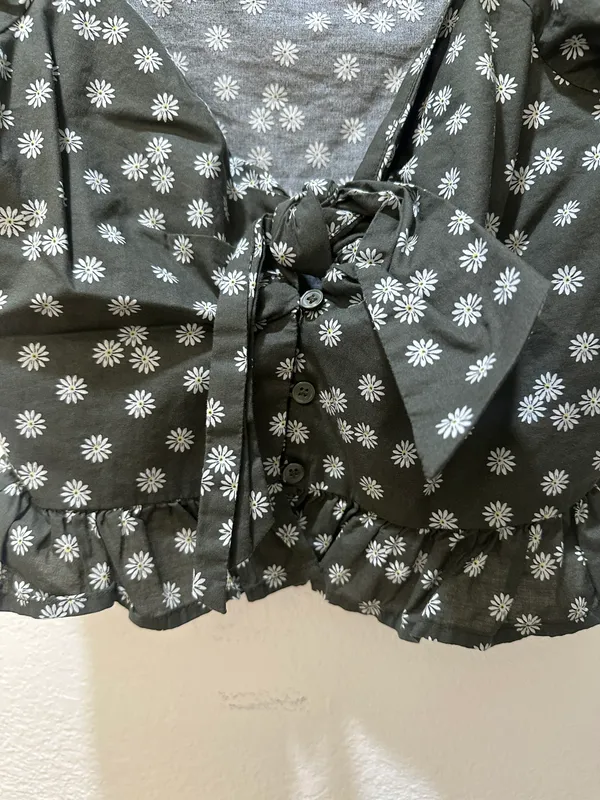 Abound Cropped Floral Blouse - Image 3