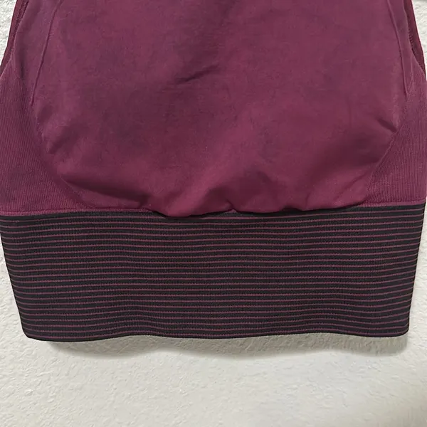 Lululemon Ebb to Train Bra wash color purple no signs of wear size 4 y2k style - Image 4