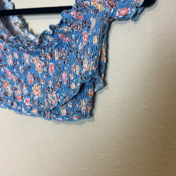 Free People Intimately Blue Floral Smocked‎ Crop Top Size Medium - Image 4