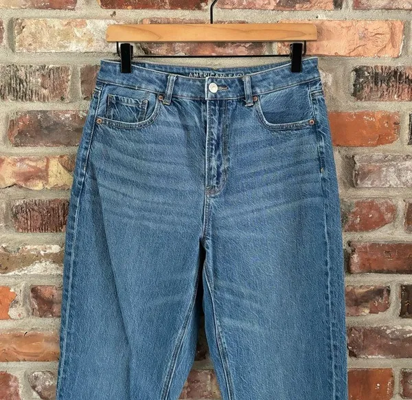American Eagle Mom Straight Jeans High Rise Medium Wash - Image 3