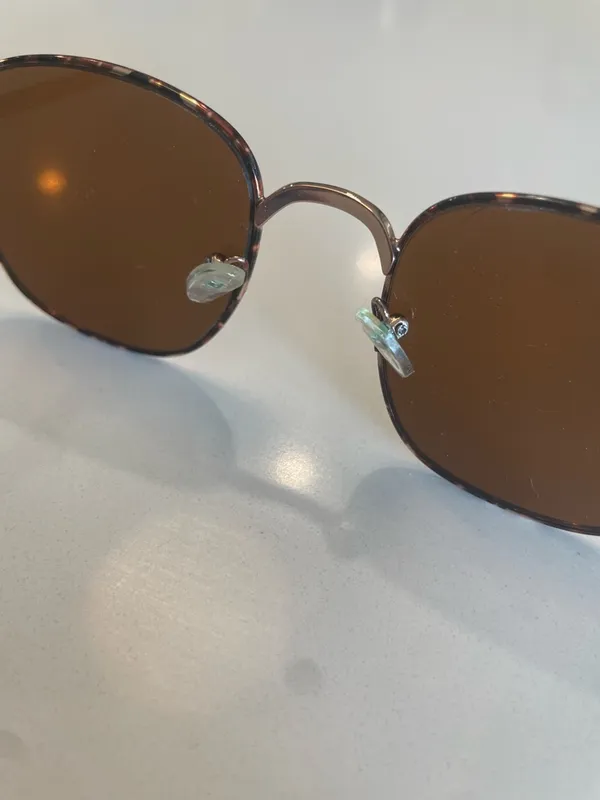 Round Sunglasses with Patterned Tortoiseshell Frame & Brown Lenses - Image 7