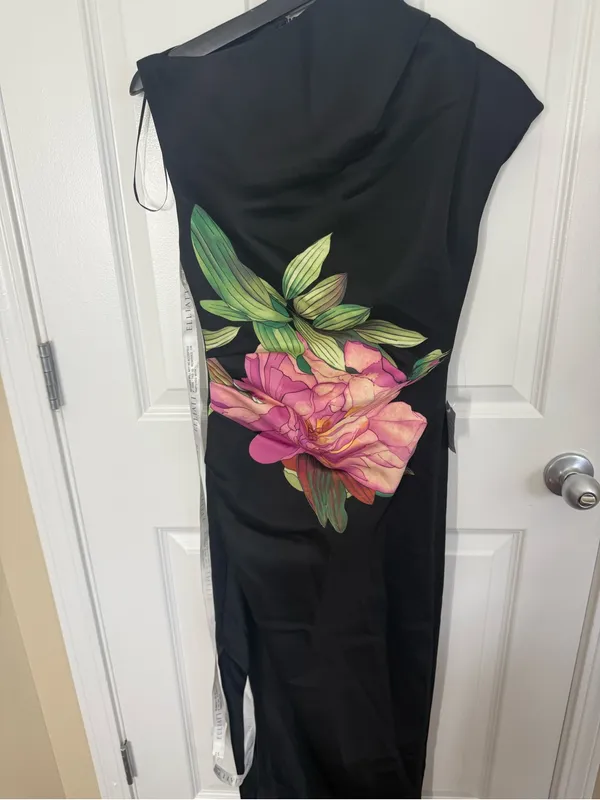 Elliatt Azelie Asymmetrical Gown in Black XS - Image 4