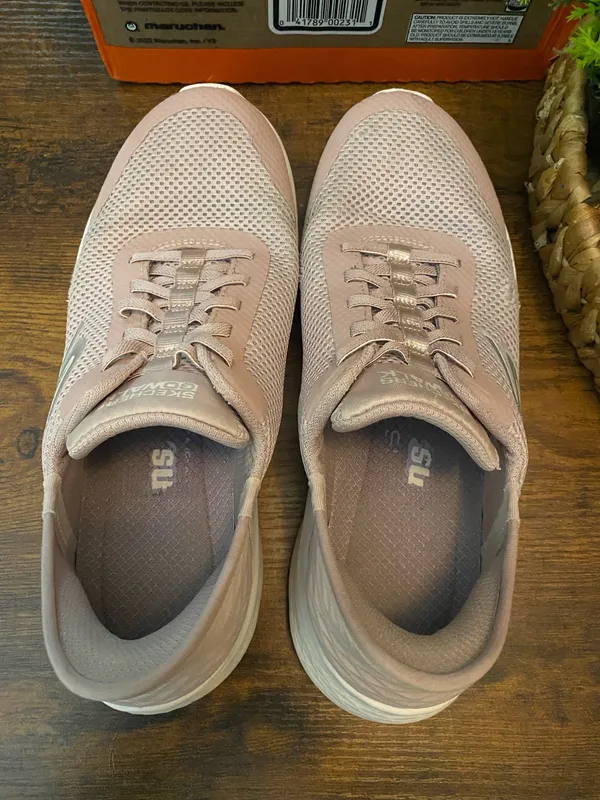 Skechers women's sneakers size 8 Taupe slip on - Image 6