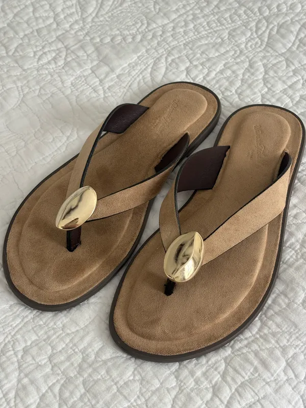 Universal thread taupe sandals with gold - Image 6