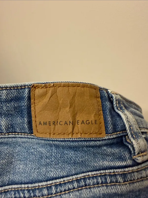 American Eagle Mom Jean Distressed Knee Holes Size 6 - Image 5