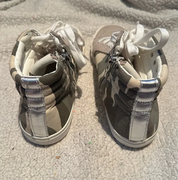 Steve Madden High Top Sneakers - Image 4