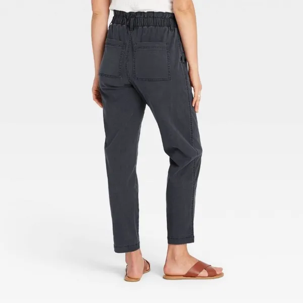 Universal Threads Black Denim Jogger Style Jeans - Image 2