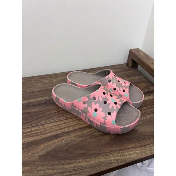 Crocs Classic Slide Sandals Womens 8 Taupe Pink Floral Daisy Print Slip On Shoes - Image 2