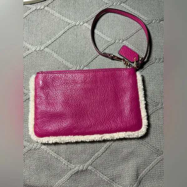 VTG COACH Pebbled Leather Shearling Sherpa Wristlet Raspberry Pink Fuschia - Image 4