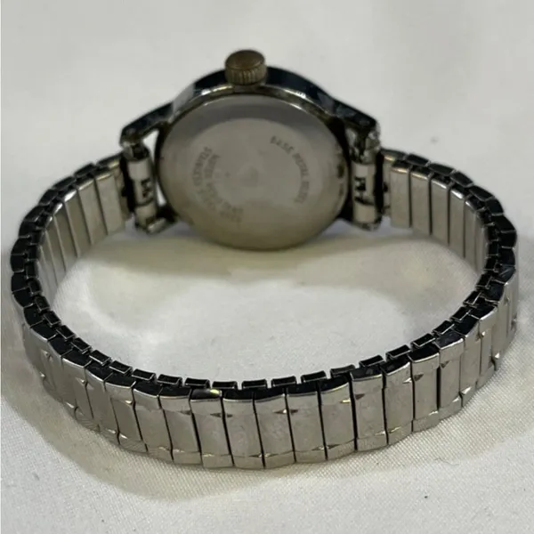 Vintage Timex Women's Silver Water Resistant Watch SKU 5392 - Image 2