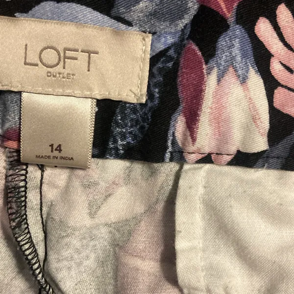 Loft Women’s Size 14 Floral Shorts - Image 3