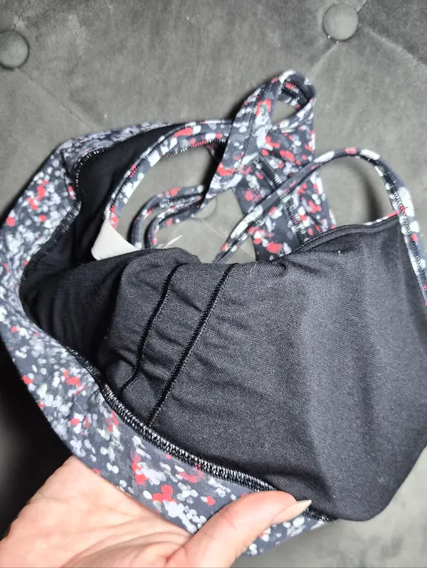 lululemon athletica Black Floral Strappy Sports Bra Size 6 - Red & White Accent - Image 5