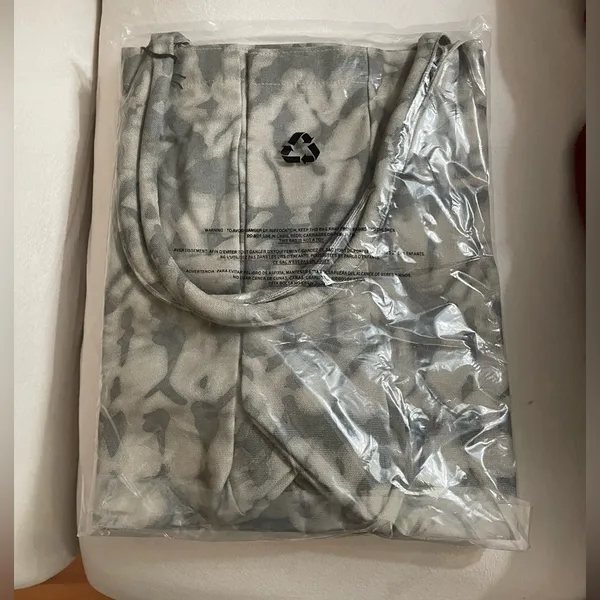 NWT Alo Yoga Shopper Tote Bag Tie Dye Oversized Heavy Duty Canvas Grey/Black - Image 9