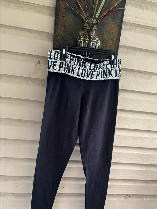 PINK Victoria's Secret Black Leggings with Sequin 'LOVE PINK' Waistband - Image 2