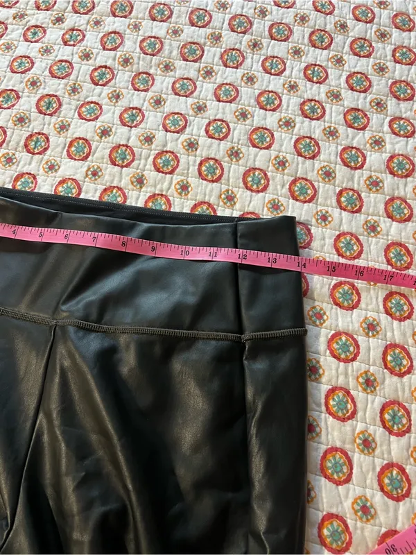 Athleta Faux Leather Leggings size medium tall - Image 5