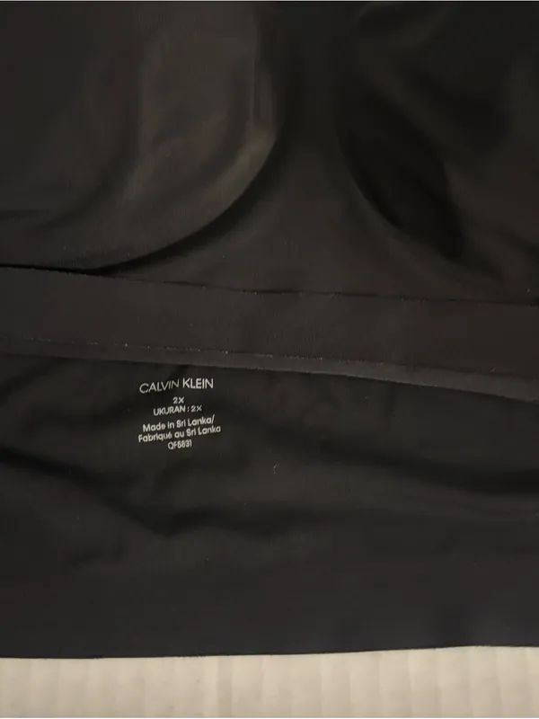 Calvin Klein Invisible V-Neck Comfort Bralette - Black 2X - Image 4