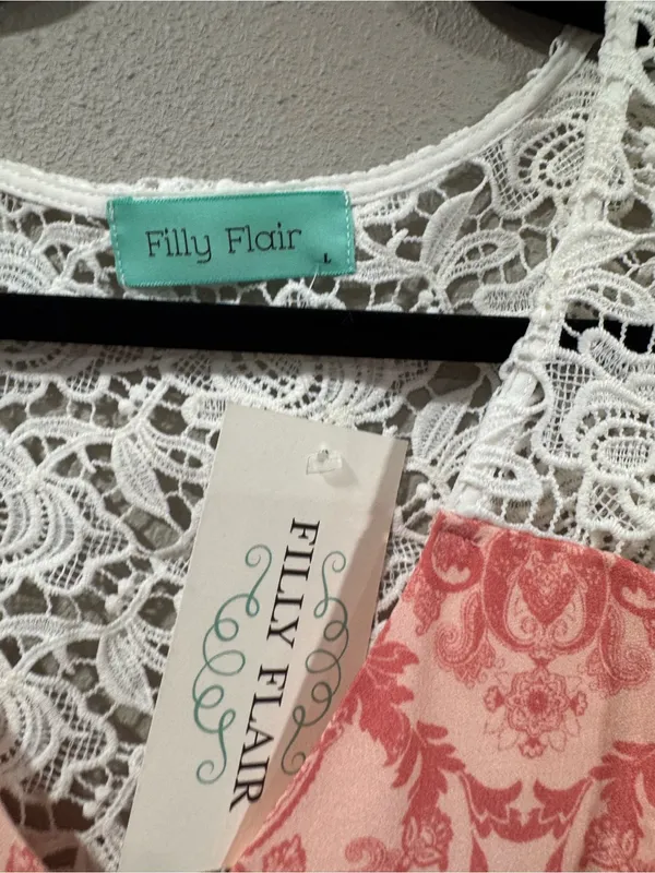 NWT Filly Flair White Lace Top with Pink Patterned Accent - Image 3