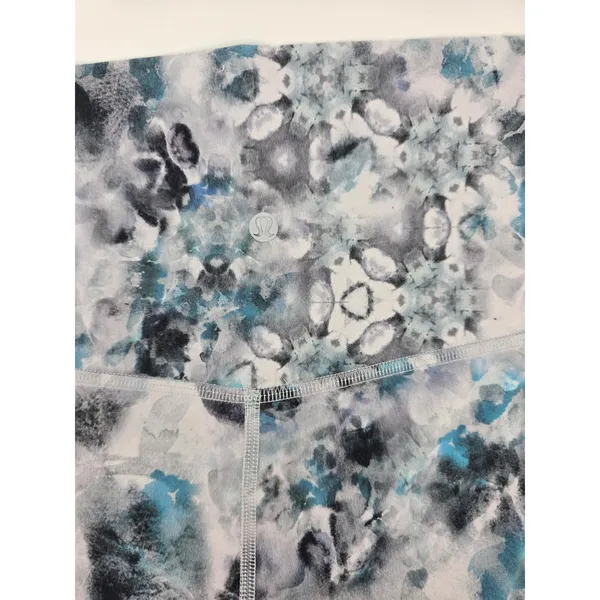 Lululemon Shorts Womens 20 Align High-Rise 6 Kaleidoscope Floral Multi EUC - Image 3