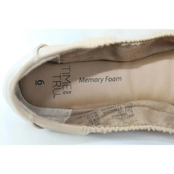 ladies TIME and TRU Memory Foam flats size 6 - Image 8
