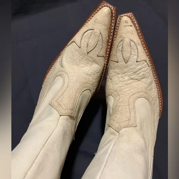 Women’s Mid Calf Heeled Cream color Western Boots approximate size 9/9.5 - Image 4
