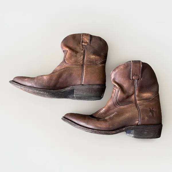 Frye - women's Billy short cowgirl western leather 77816 F973 Brown Color 7.5B - Image 3