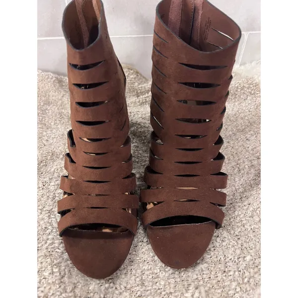 Carlos Santana Polly Suede Cutout Peep Toe Ankle Booties Heel Women‎ Size 8M Zip - Image 3