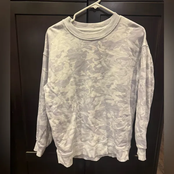 Lululemon Athletica Women's Camouflage Sweatshirt - White - Image 2
