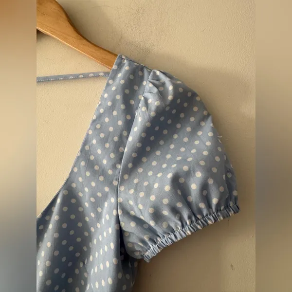 Superdown Revolve Blue‎ and White Polka Dot Crop Top Wrap Tie - Image 3