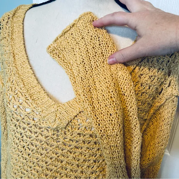 Free‎ People Womens Size XS Yellow Oversized Knit Sweater V-neck Boho *FLAWED* - Image 9