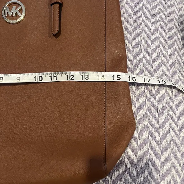 Women’s Michael Kors Jet Set Large Travel Tote Brown Camel Saffiano Leather - Image 2