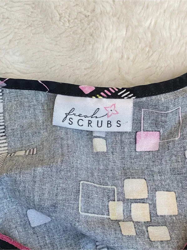 Fresh Scrubs black pattern scrub top woman’s medium - Image 5
