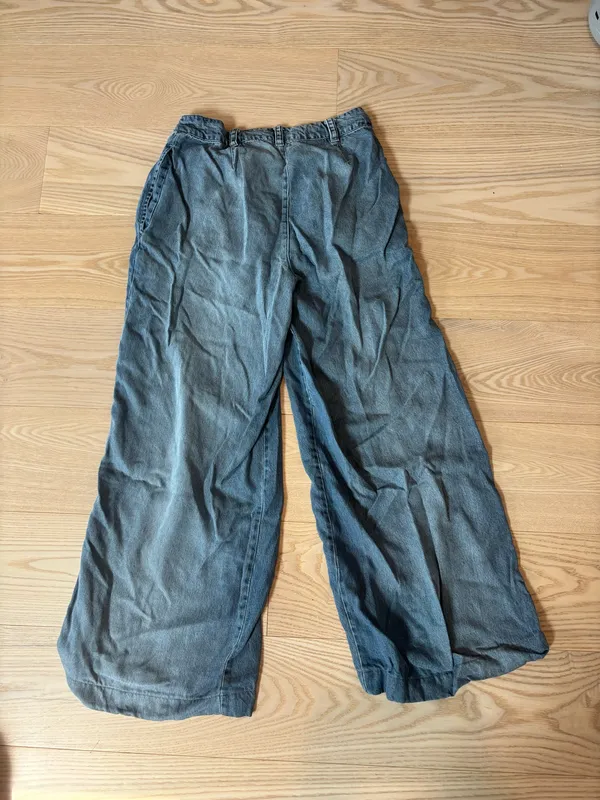 Low Rise Light Wash Baggy Jeans Blue Size 2 - Image 3
