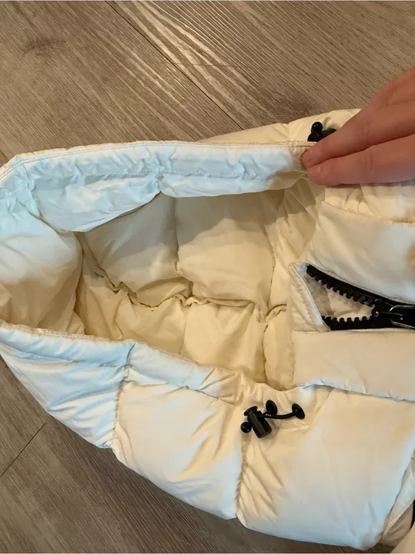 Aritzia Super Puff Shorty in Crème Size XL - Image 5