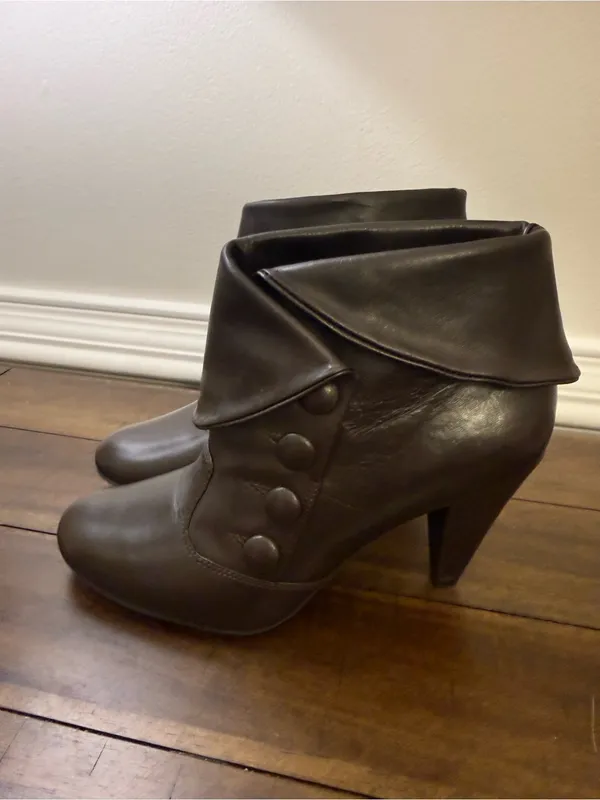 Gianni Bini Fold-Over Button Ankle Booties in Dark Brown size 7 - Image 6