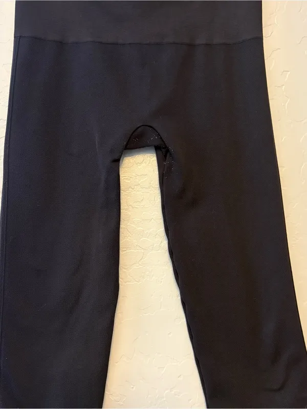 Spanx look at me now seamless leggings in black size large - Image 8