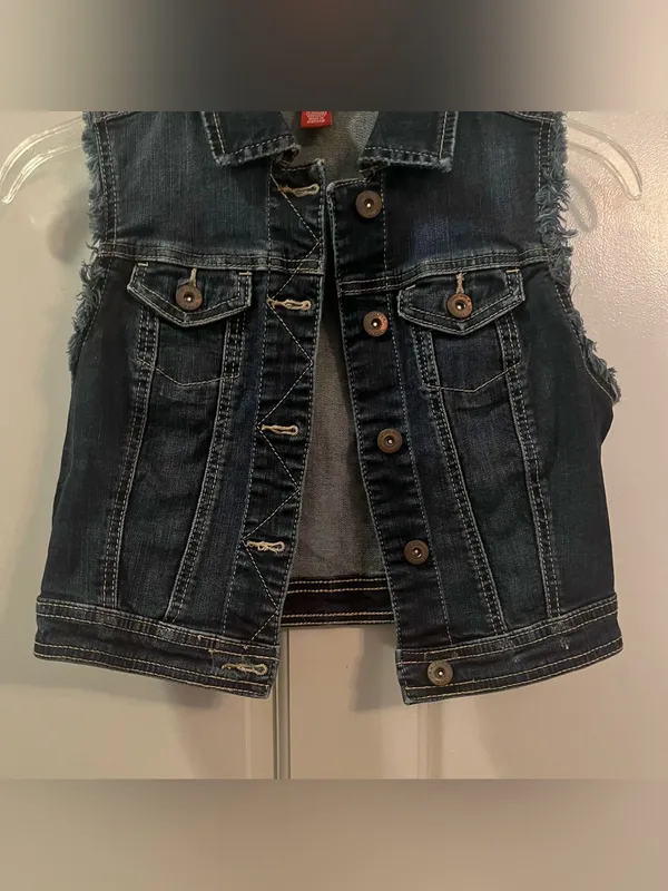 Arizona Jeans Women’s Dark-wash Frayed Denim Vest - Image 8