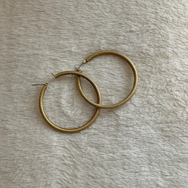 Chic Gold Textured Hoop Earrings - Image 3