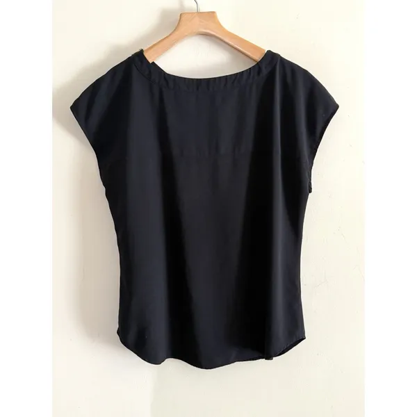 Ann Taylor Black Short Sleeve Blouse w/Gold Accents Business Women’s Medium - Image 4