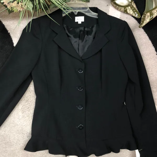 Neiman Marcus Size 4 Black blazer with ruffles edges - Image 2