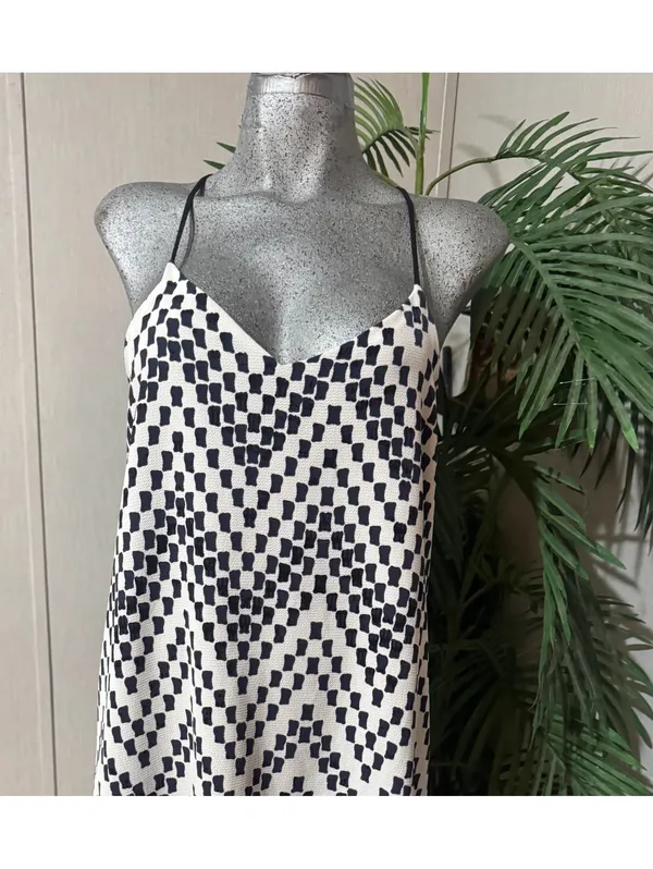 Le Lis Modern Casual Women's Dress Size Medium - Image 3