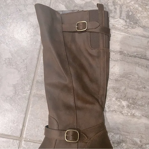 Bella Vita Baina Block Heel Tall Boots, Brow Size 11M New in Box Retail $110 - Image 9