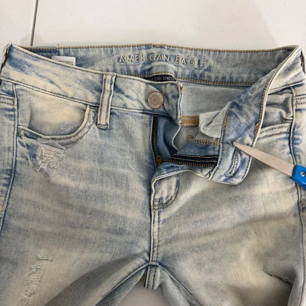 American Eagle Jegging Crop Womens 4 Short Distressed Raw Hem Light Wash Blue - Image 6