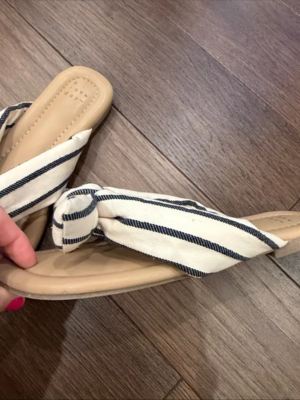 A New Day Striped Bow Slide Sandals in Beige and Navy Size 8 - C72-098 - Image 5