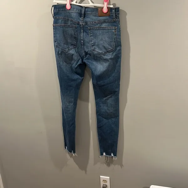 Madewell 9" Mid-Rise Skinny Jeans in Frankie Wash: Torn-Knee Edition - Image 15