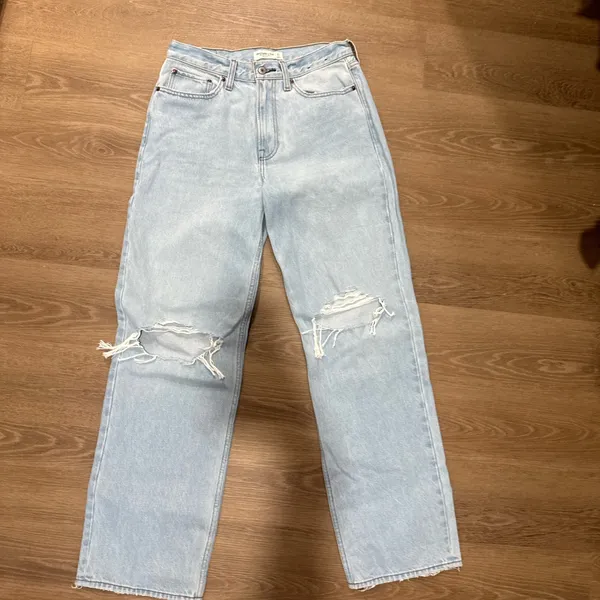 NEW ABERCROMBIE AND FITCH jeans size 4 - Image 7