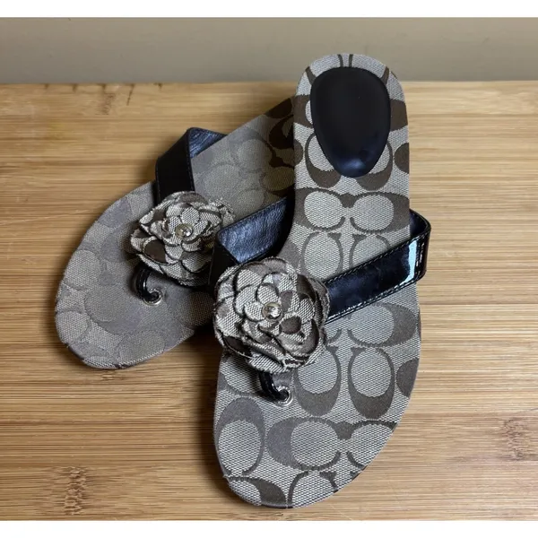 Women's Signature Coach‎ Slip On Sandals 7B Brown Patent Leather Strap- Flower - Image 3