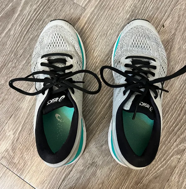 Running Shoes - Image 2