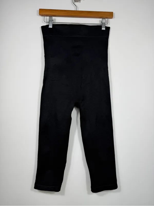 Blanqi Everyday Maternity Shaping Capri Leggings Black Size Medium - Image 3
