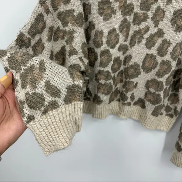 American Eagle Outfitters Leopard Sweater Size Medium Boho Fall Soft Lightweight - Image 5